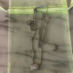 Kendra Scott Chelsea pendant necklace